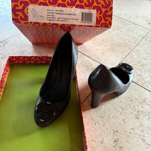 SIZE 6.5 CHOCOLATE TORY BURCH PUMPS BARELY WORN